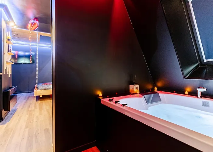 Romantique Pres De La Avec Jacuzzi - Dark *