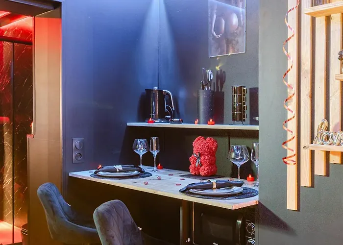 Romantique Pres De La Avec Jacuzzi - Dark Apartman